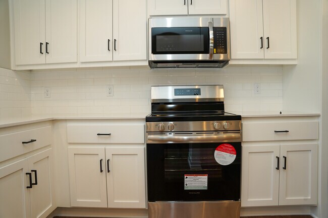 Foto del edificio - 3711 SW Clayton Pl