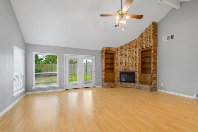 Building Photo - 14930 Aspen Hills Dr