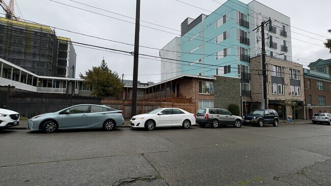 Building Photo - 413 NE 73rd St