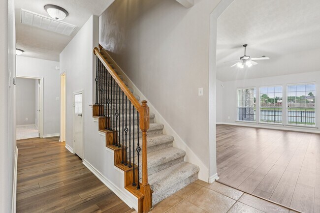 Foto del edificio - 10206 Pine Flats Dr