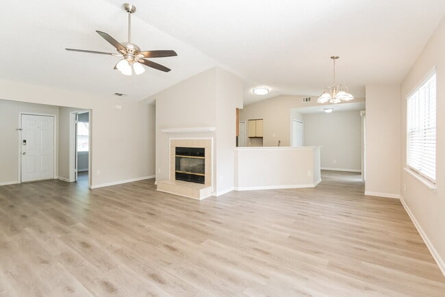 Building Photo - 11846 Marabou Ct N