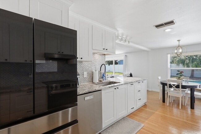 Building Photo - 1638 Spottswood Cir