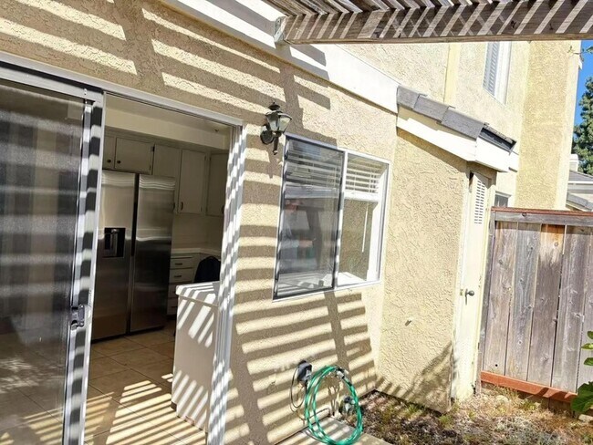 Building Photo - 3525 Caminito Carmel Landing