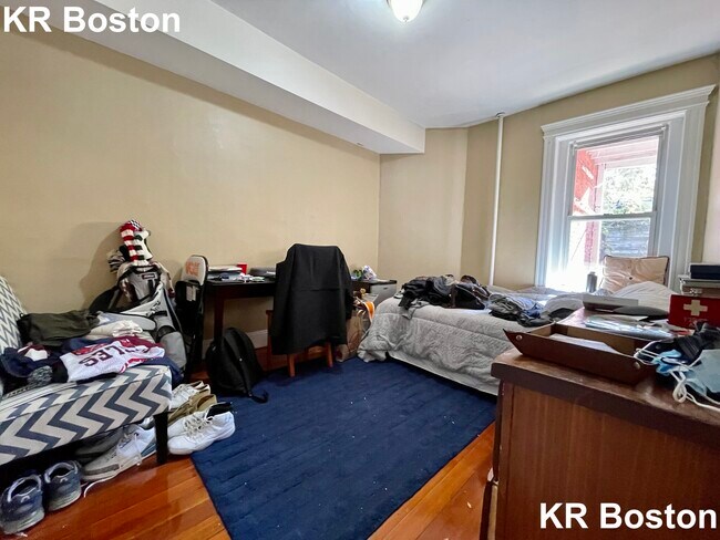 Building Photo - 16 Strathmore Rd