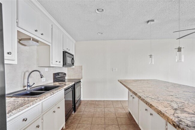 Building Photo - 8416 Seawall Blvd