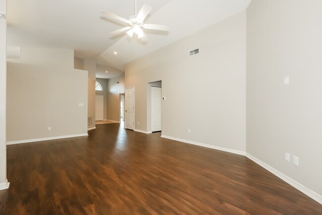 Building Photo - 1710 Wakefield Dr