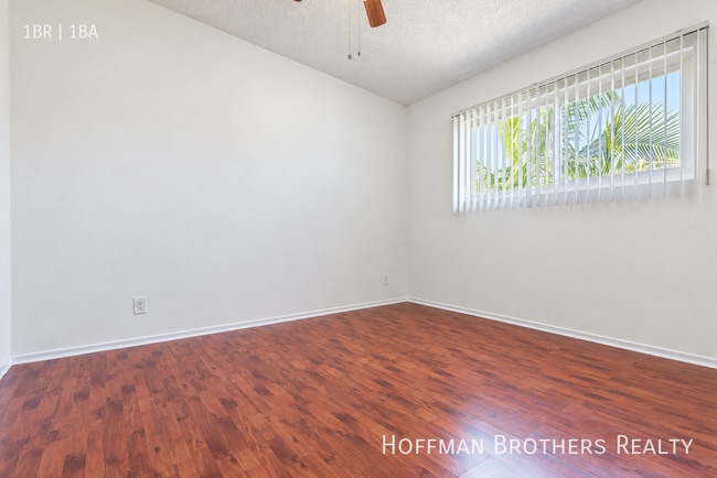 Building Photo - 1323 N Harvard Blvd