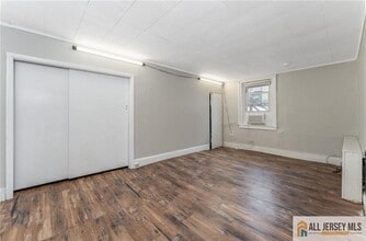 Building Photo - 20 Willow Ave