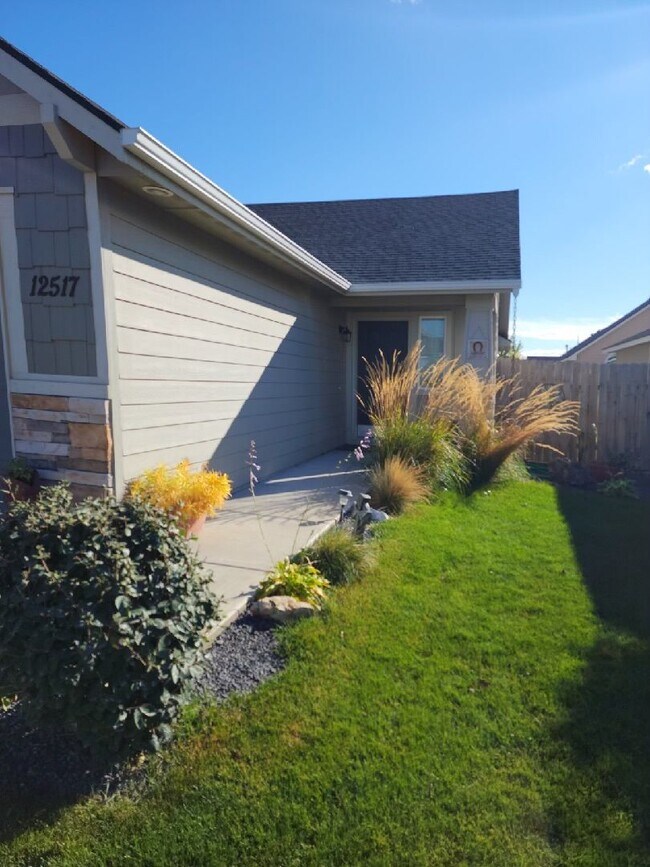 Building Photo - Charming 3bdrm/2ba single-story home