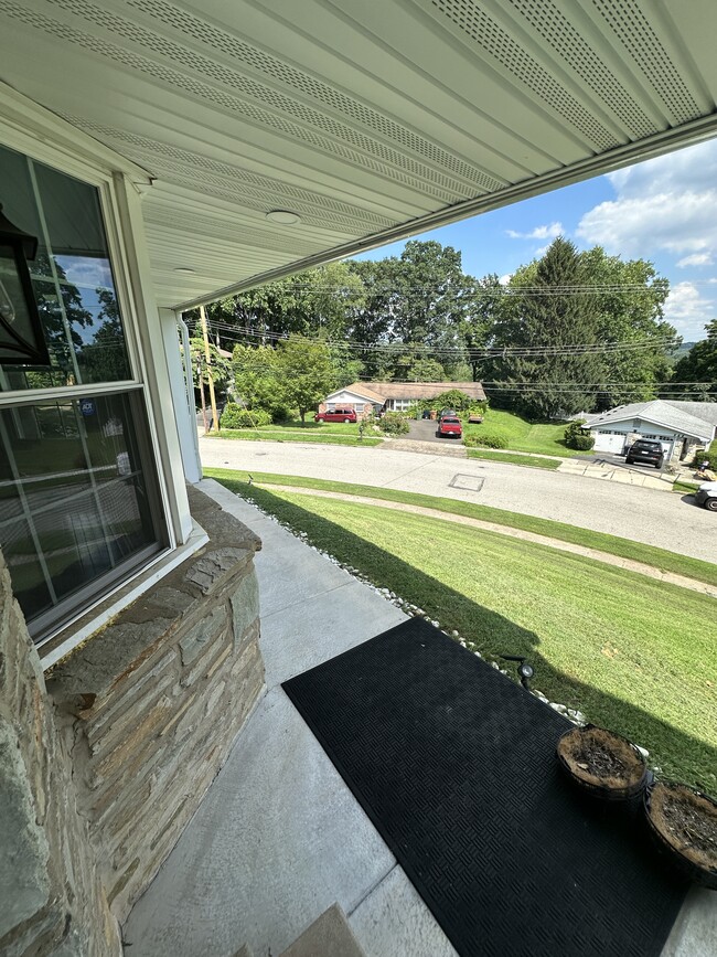 Building Photo - 536 Cardinal Dr