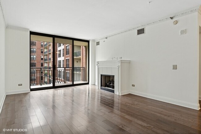 Building Photo - 55 W Delaware Pl