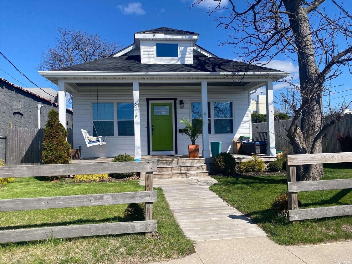 Primary Photo - 21 Bayview Ave