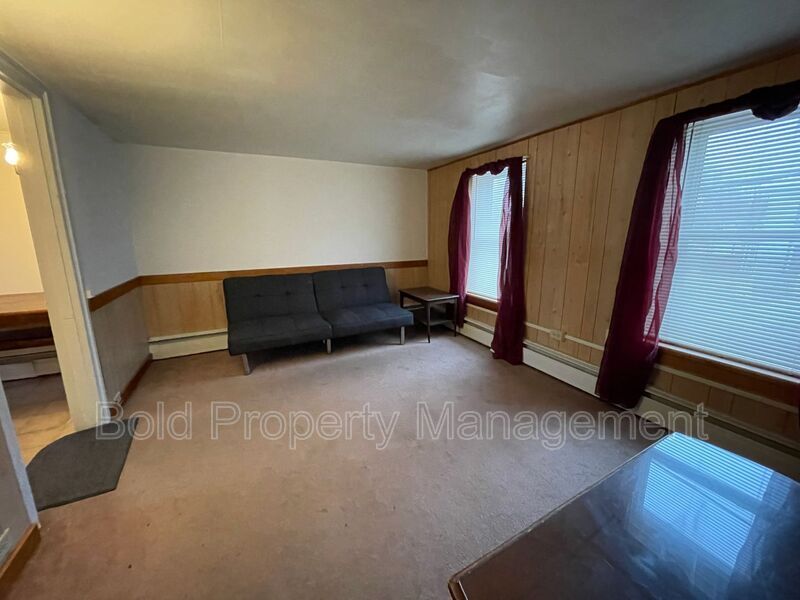 Primary Photo - 228-232 W Market St