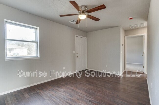 Foto del edificio - 4424 SE 38th St