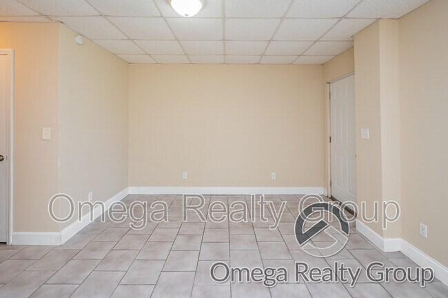 Building Photo - 320 Percy St