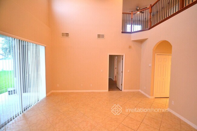 Building Photo - 12837 Cloverdale Ln