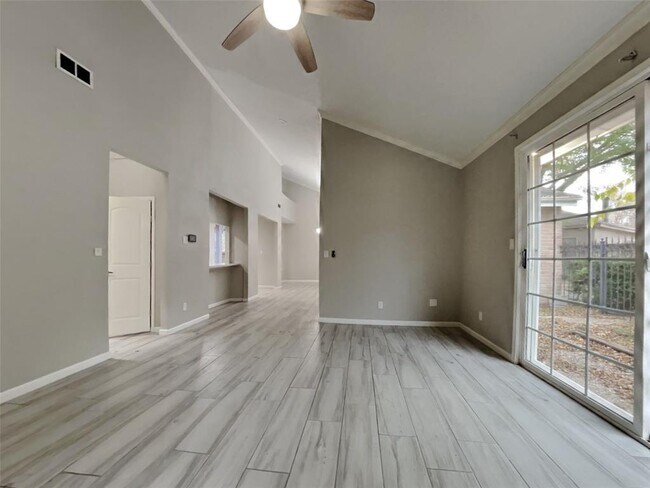 Foto del edificio - 911 Bayou River Dr
