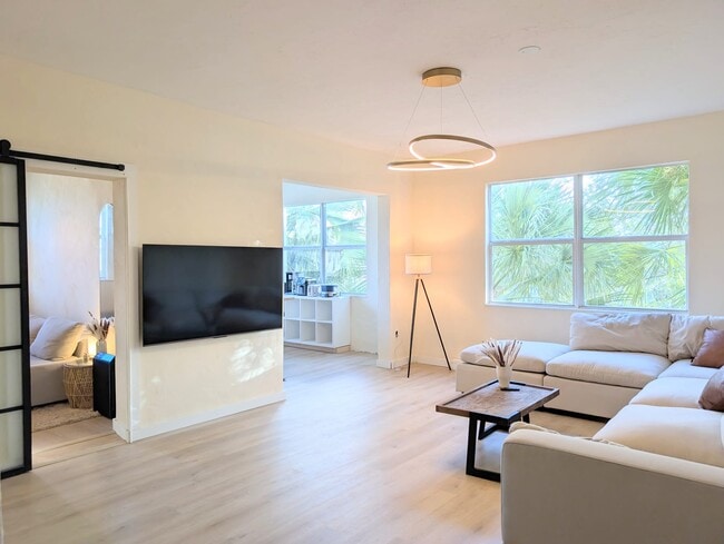 Building Photo - 900 16th St