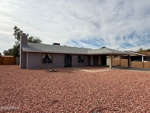 Building Photo - 2535 E Maryland Dr