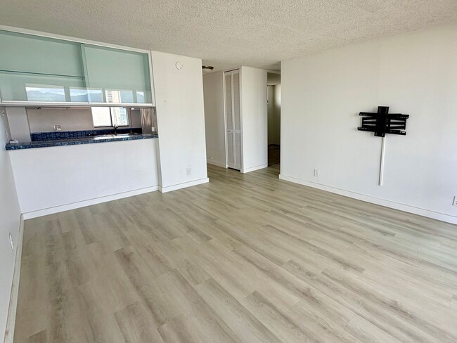 Building Photo - 2121 Ala Wai Blvd