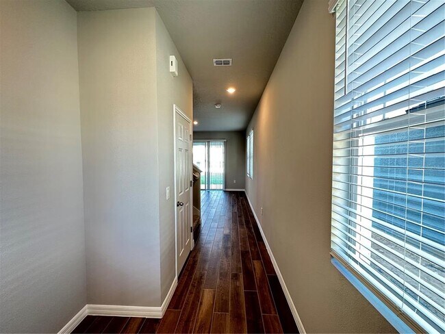 Foto del edificio - 2460 Gold Dust Dr