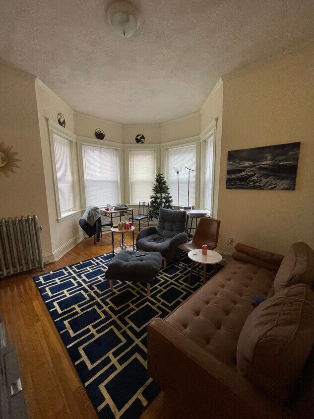 Building Photo - 82 Peterborough St