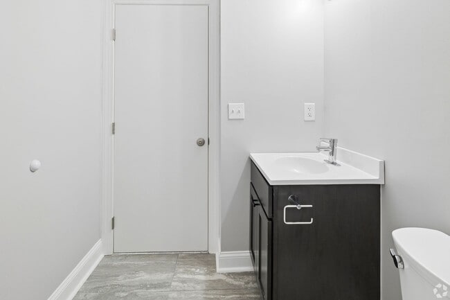 Interior Photo - 306 W Franklin
