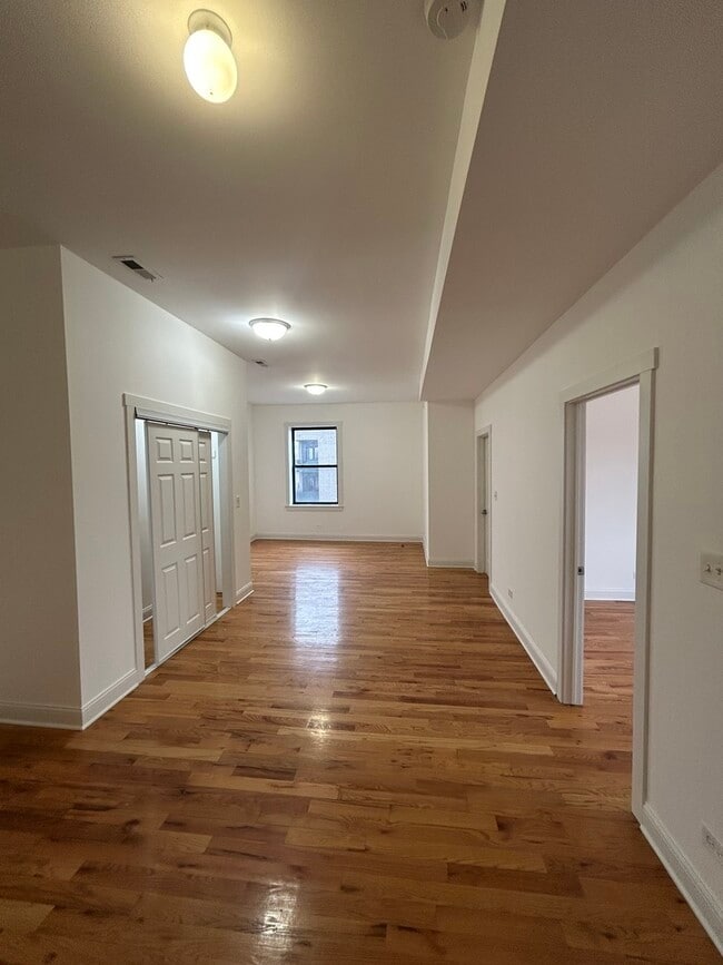 Building Photo - 3025 W Irving Park Rd