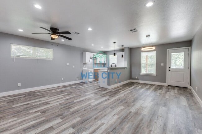 Building Photo - 13329 Lenosa Ln