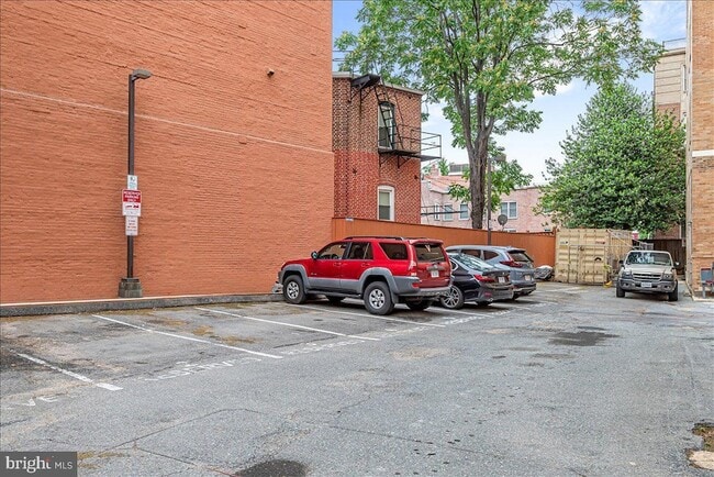 Building Photo - 1830 17th St NW