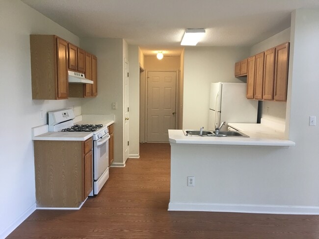 Foto del edificio - 3 BEDROOM SINGLE FAMILY HOME-2 1/2 bath~2 ...