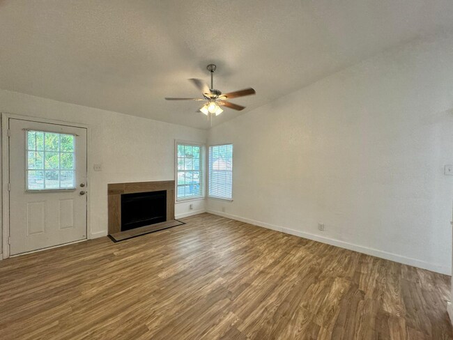 Building Photo - 4023 Sunrise Creek Dr