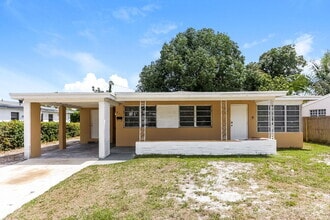 Building Photo - 811 SW 28th Terrace