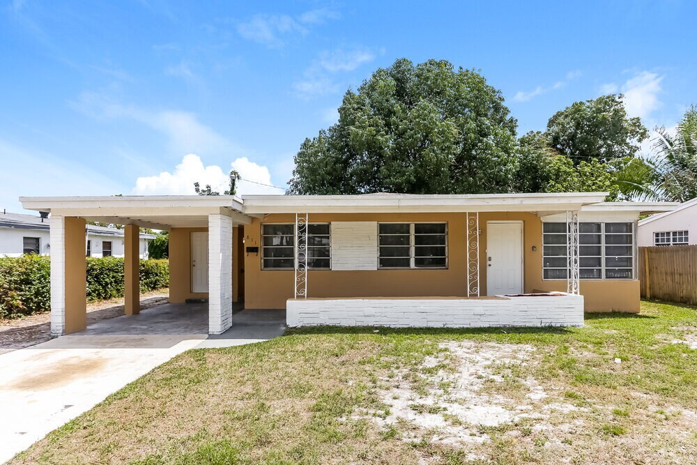 Foto principal - 811 SW 28th Terrace