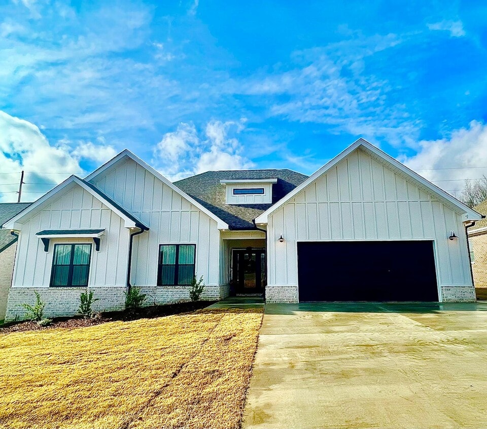 374 Rolling Brook Dr, Rogersville, AL 35652 House Rental in Rogersville, AL