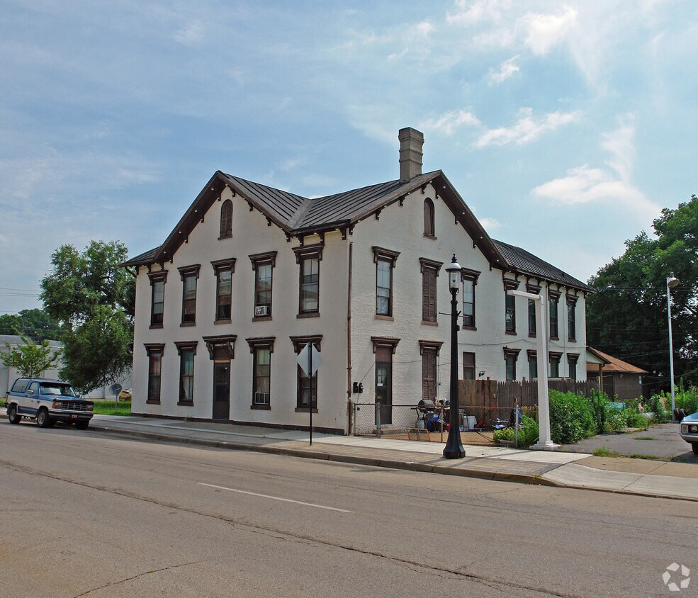 Building Photo - 118 N Main St
