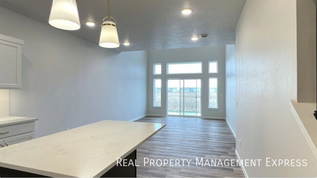 Foto del edificio - 3 Bedroom 2.5 Bathroom Townhome