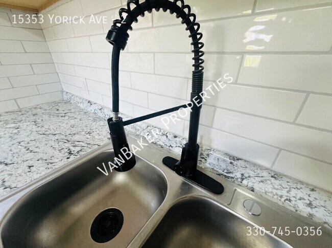 Foto del edificio - 15353 Yorick Ave