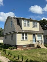 Building Photo - 826 N Center St