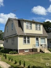 Building Photo - 826 N Center St