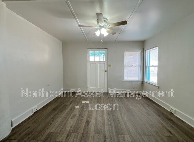 Building Photo - 517 S Main Ave