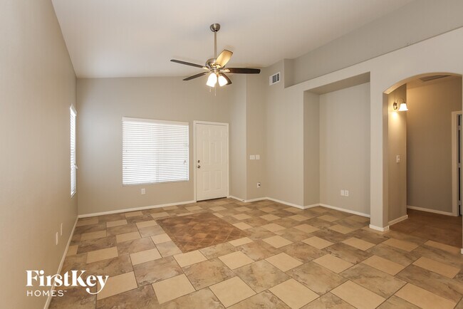 Foto del edificio - 4641 Possum Berry Ln