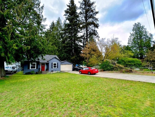 Building Photo - Charming Everett Home with Spacious Backyard, Garage, and Bonus Flex Spaces