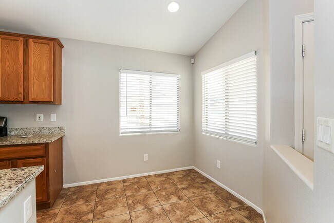 Building Photo - 5936 Crestmont Dr