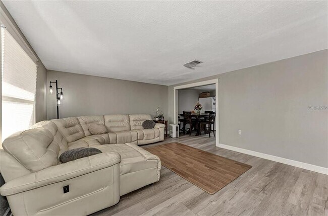 Building Photo - 304 San Carlos Ave