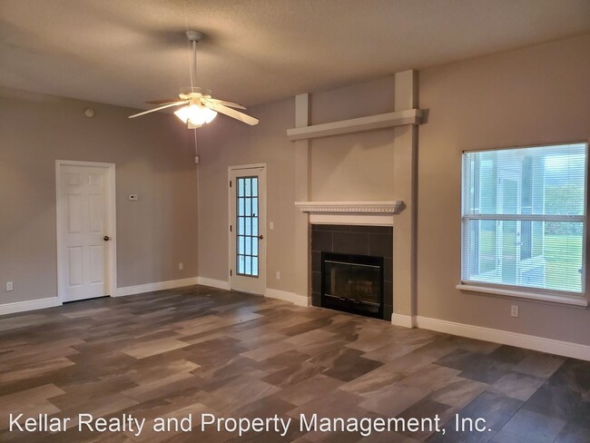 Building Photo - 3 br, 2 bath House - 6151 Bermuda Dr.