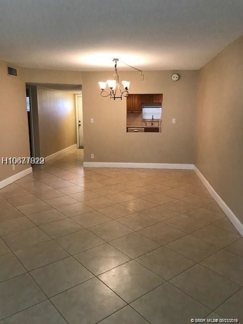 Building Photo - 681 S Hollybrook Dr