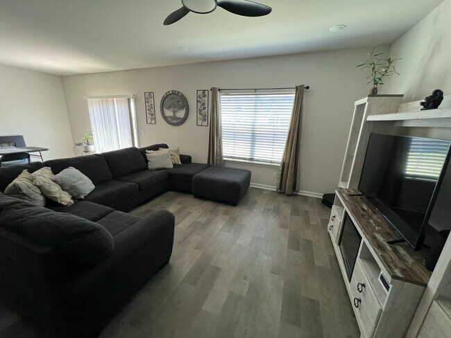 Building Photo - 218 Parkwood Vista Way