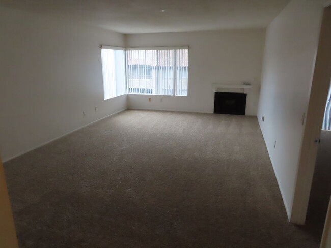 Foto del edificio - One Bedroom Top-Floor Condo in Mission Valley