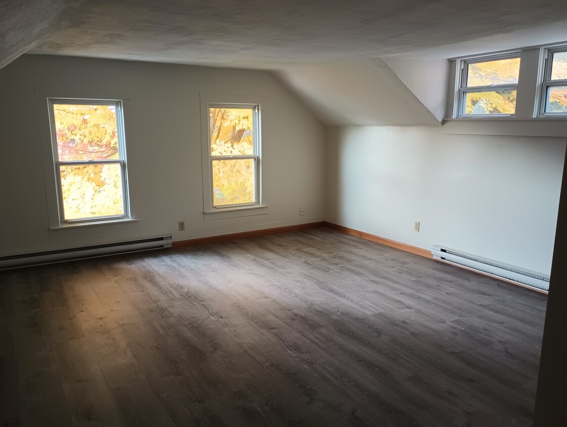 Living Room - 615 Lake St